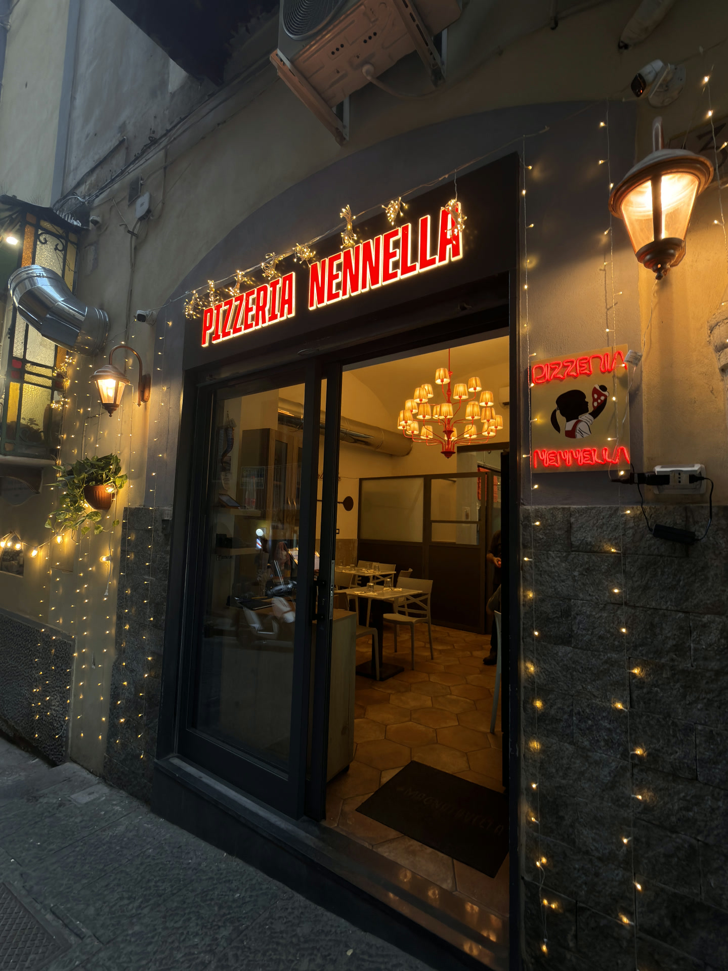 Ingresso della Pizzeria Nennella